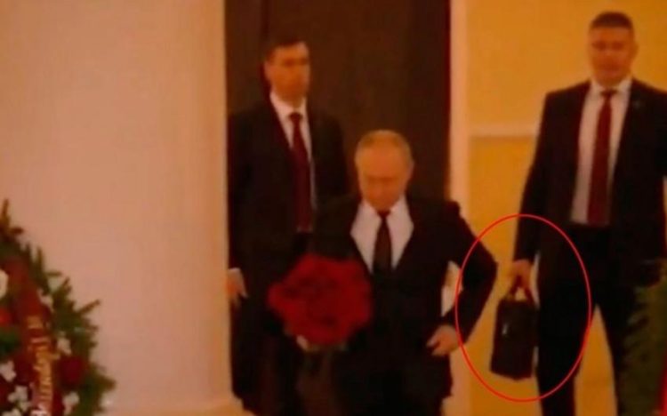 Putinin mühafizəçisi güllələndi