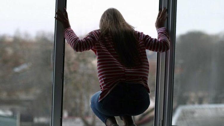 AAAF Parkda dəhşətli HADİSƏ: Qadın özünü binadan atdı – FOTOLAR