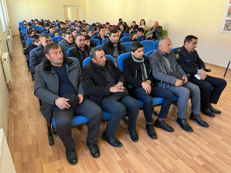 Polis əməkdaşları Qubada ucqar kənd məktəbliləri ilə görüşüblər