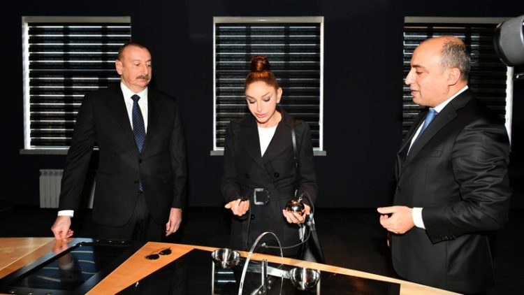 Prezidentlə xanımı Bakıda Uşaq-Gənclər İnkişaf Mərkəzində – FOTOLAR