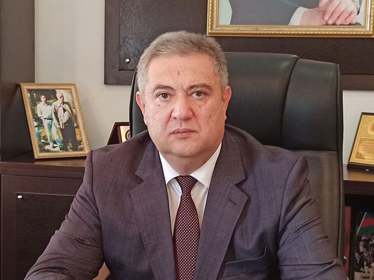 Bələdiyyə sədri onu lağa qoyan icra başçısını MƏHKƏMƏYƏ VERDİ