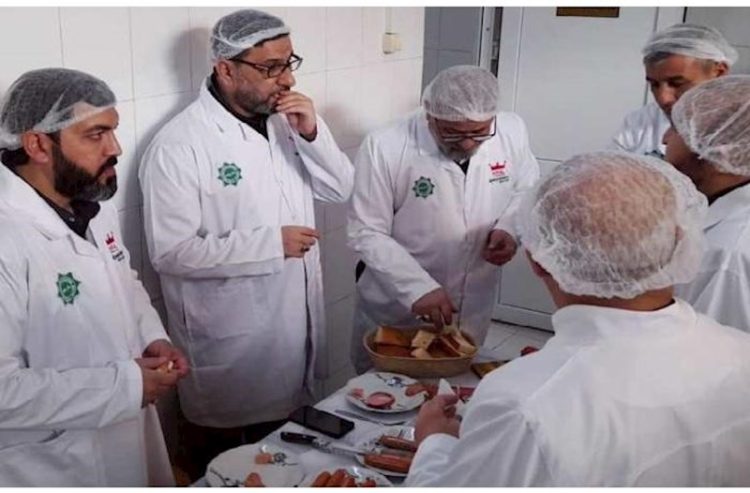 Tanınmış hacılar kolbasanı reklam etdilər — Tənqid hədəfi oldular (FOTO)