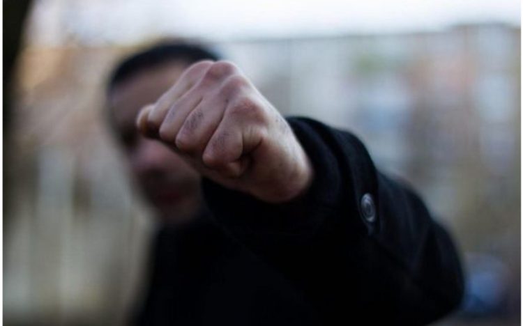 Biləsuvarda su üstündə ata və oğlu döyülüb