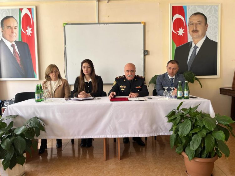 Qusar polisi məktəblilərin qonağı olub