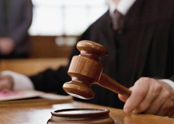 Terror törədiləcəyi barədə yanlış məlumat yayan şəxs hakim qarşısında