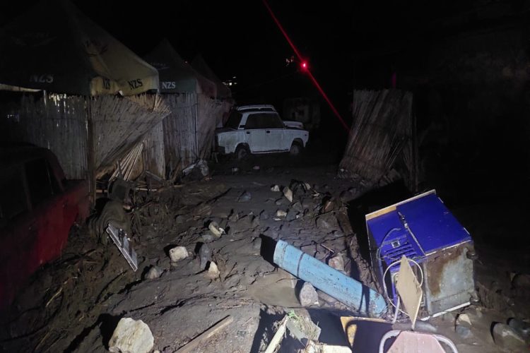 Göygöldə üç nəfər çay axınından xilas edilib