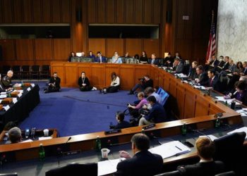 ABŞ-da senat üzvlərinin təhlükəsizliyi üçün peyk telefonu tədbiri