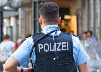 Almaniyada Mercedes zavoduna silahlı hücum: 2 ölü