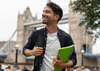 Böyük Britaniyaya magistraturaya gələn əcnəbi tələbələr ailələrini gətirə bilməyəcəklər