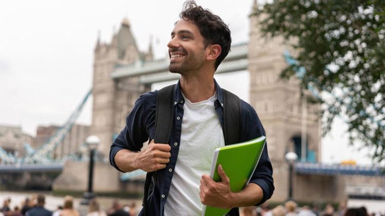 Böyük Britaniyaya magistraturaya gələn əcnəbi tələbələr ailələrini gətirə bilməyəcəklər