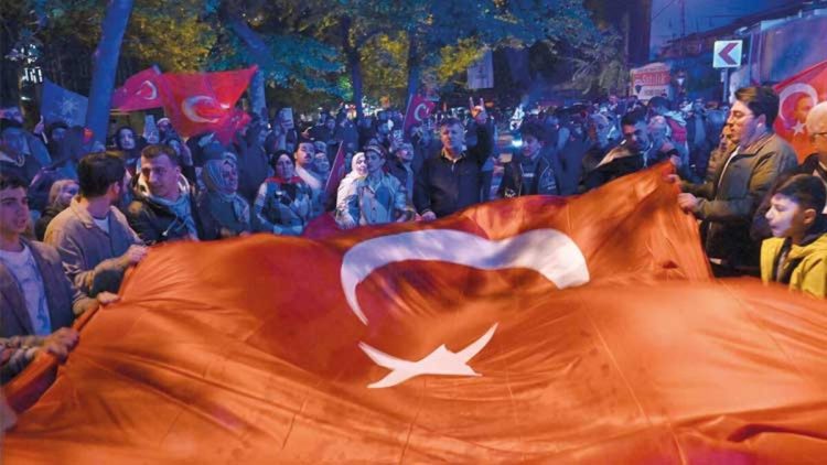 Dünya ikinci tura diqqət yetirir: Seçicini tərifləyin... Aİ: Yüksək fəallıq yaxşı xəbərdir