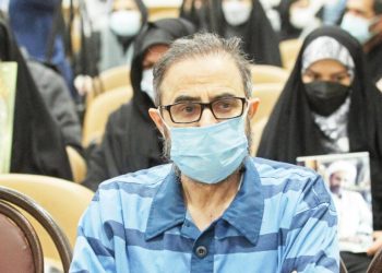 İran dissidenti edam edir