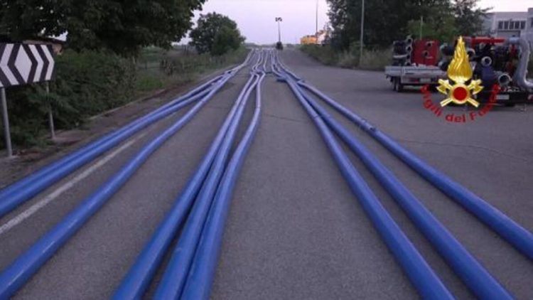 İtaliya yanğınsöndürmə idarəsindən drenaj işləri - Son Xəbərlər