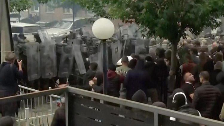 NATO-dan Kosovoya əlavə hərbi qüvvə