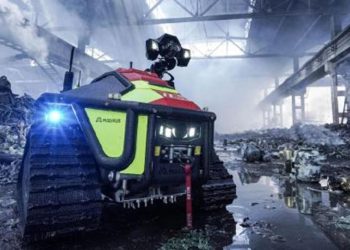 Robot Ukraynada anbar yanğınına müdaxilə edirdi