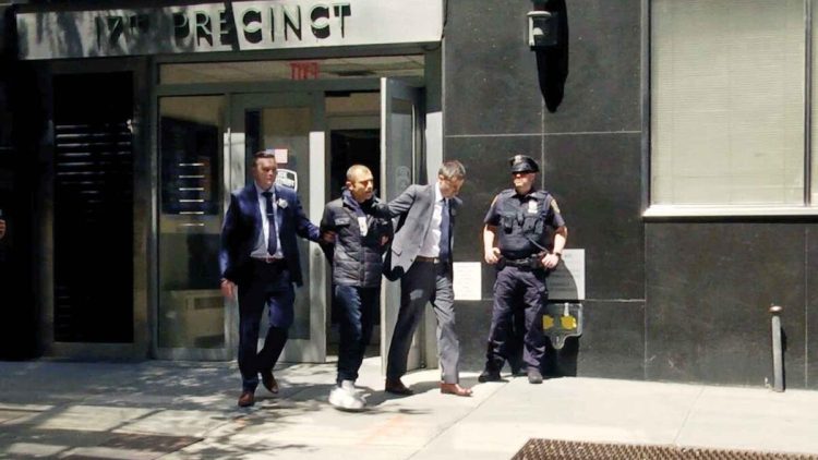 Türkiyədə evə basqın edən şəxs tutuldu - Xəbərlər