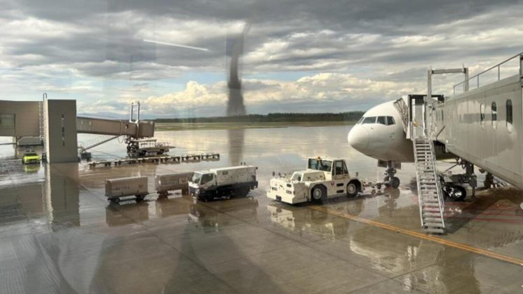 Yaponiyanı tornado vurdu - Dünya Xəbərləri