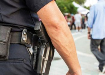 Polisə bıçaqla hücum edən şəxsə silah tətbiq edildi