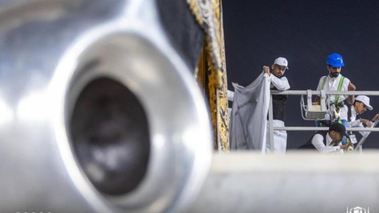 Kəbənin örtüyü 3 metr qaldırıldı