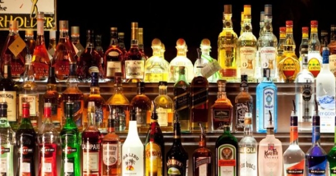 Saxta spirtli içki hazırlayan şəxslər tutuldu – VİDEO