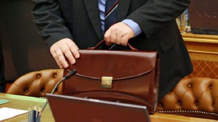 Azərbaycanda vəzifəli şəxsə ciddi xəbərdarlıq edildi