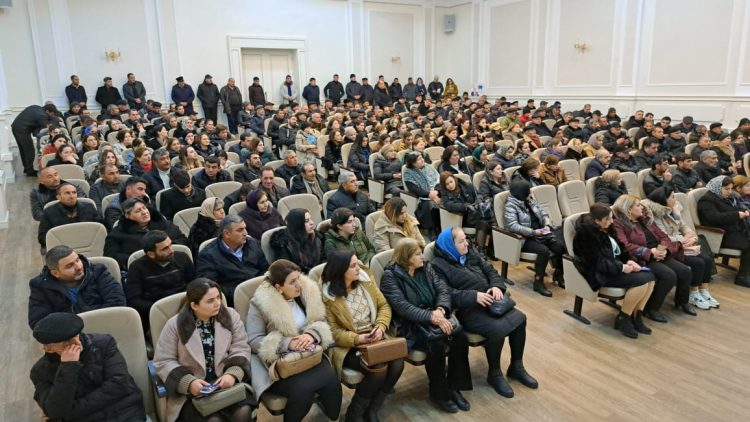 Fuad Əliyev Ağsu seçiciləri ilə bir araya gəldi – Foto