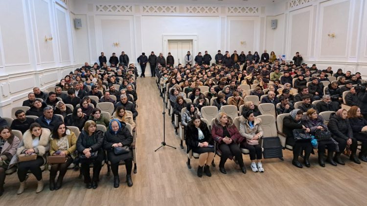 Fuad Əliyev Ağsu seçiciləri ilə bir araya gəldi – Foto