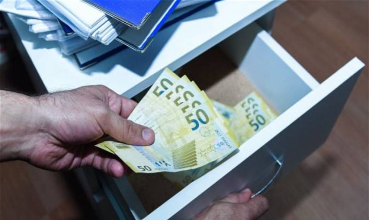 1 milyon mənimsəyən şirkət rəhbəri pulun yarısını qaytarıb