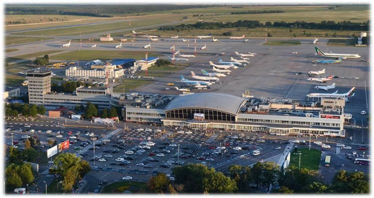 Hava hücumu: Kazan aeroportu bağlandı