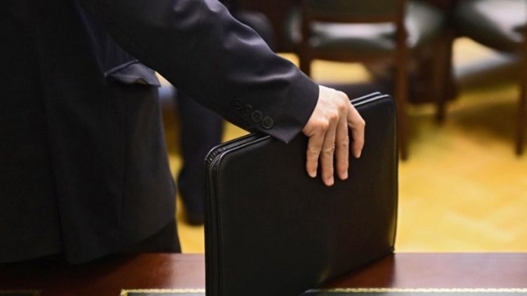 İfadə vermək üçün Bakıya gətirilən rəis işdən çıxarılıb