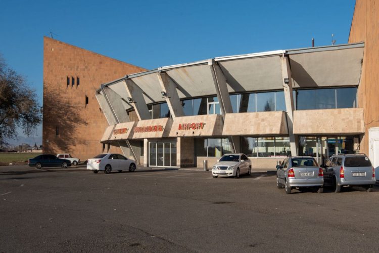 Ermənistan hava limanında bomba HƏYƏCANI