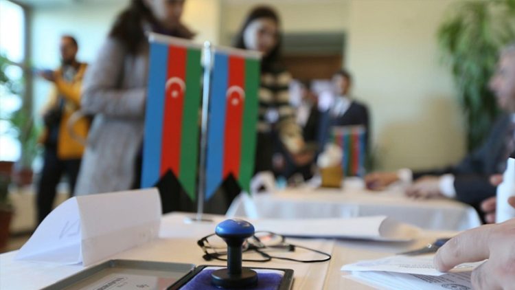 Deputat olmaq istəyən fəhlə, kuryer, xadimə və çilingərlər…