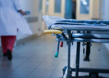 Biləsuvarda dava: 31 yaşlı kişi evinə qonaq gələn xalası oğlunu dəhrə ilə vurdu – TƏFƏRRÜAT