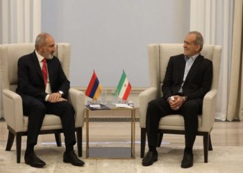 Paşinyan Pezeşkianla görüşdü