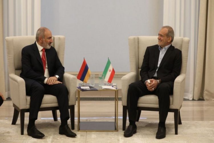 Paşinyan Pezeşkianla görüşdü