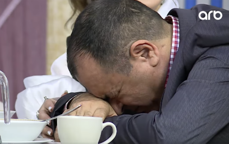 Canlı efirdə Allahverdi Yolçuyevin halı pisləşdi – Video