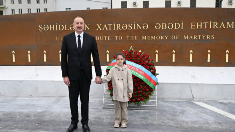 Hikmət Hacıyev Prezidentlə balaca Nilayın şəklini paylaşdı: “Danışan fotolar”