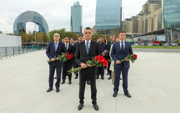 TƏBİB kollektivi Zəfər parkında – Fotolar