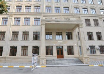 Bakıda şagirdlər arasında baş verən hadisə ilə bağlı direktordan AÇIQLAMA