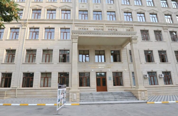 Bakıda şagirdlər arasında baş verən hadisə ilə bağlı direktordan AÇIQLAMA