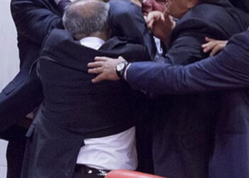 İcra Hakimiyyətindəki qəbulda qalmaqal – Başçının müavininə hücum etdi