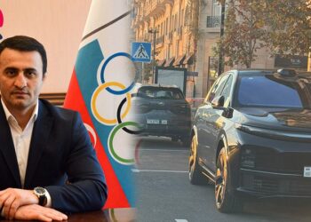 Fərid Mansurov maşını əks istiqamətdə saxladı – VİDEO