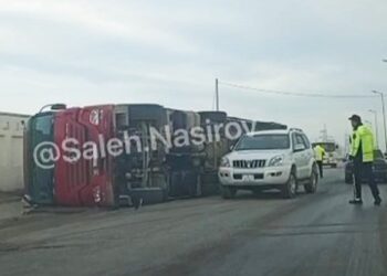Sumqayıtda TIR aşdı – Video
