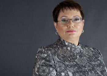 Elmira Axundovanın yaxın adamı məhkəmədə həbs olundu – 8 milyonluq dələduzluq işi