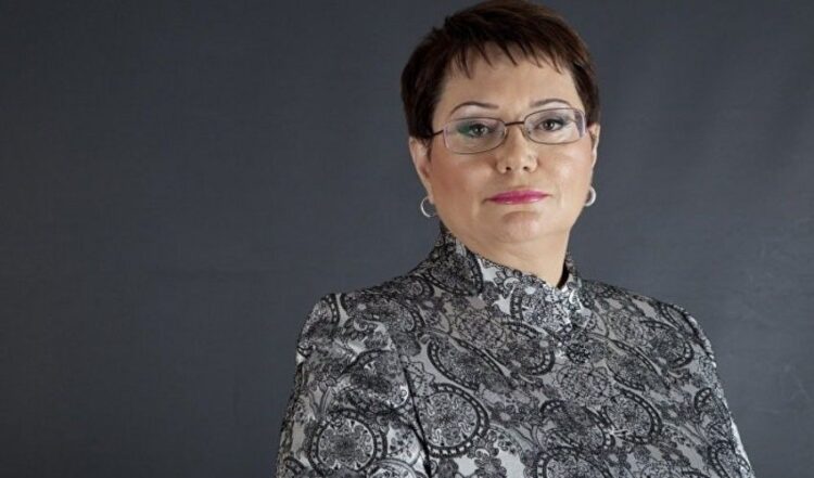 Elmira Axundovanın yaxın adamı məhkəmədə həbs olundu – 8 milyonluq dələduzluq işi