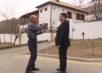 Laçında ata mülkünə köçən ailə indi də obyekti istəyir – Video