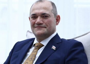 Deputatın Dubayda toy edən qardaşını niyə döydülər?