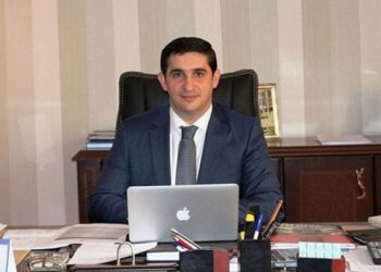 Nazir rektorun oğlunu vəzifədən azad etdi